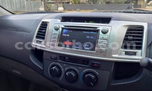 Sayi Na hannu Toyota Hilux White Mota in Maseru a Maseru Sayi Na hannu Toyota Hilux White Mota in Maseru a Maseru