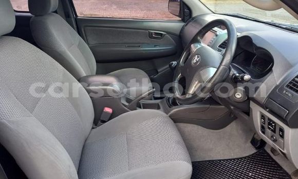 Sayi Na hannu Toyota Hilux White Mota in Maseru a Maseru Sayi Na hannu Toyota Hilux White Mota in Maseru a Maseru