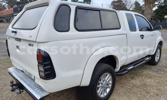 Sayi Na hannu Toyota Hilux White Mota in Maseru a Maseru Sayi Na hannu Toyota Hilux White Mota in Maseru a Maseru