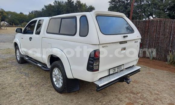 Sayi Na hannu Toyota Hilux White Mota in Maseru a Maseru Sayi Na hannu Toyota Hilux White Mota in Maseru a Maseru