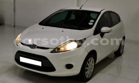 اشتري مستعمل Ford Fiesta White سيارة في Hlotse في Leribe اشتري مستعمل Ford Fiesta White سيارة في Hlotse في Leribe