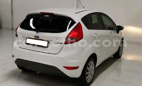 اشتري مستعمل Ford Fiesta White سيارة في Hlotse في Leribe اشتري مستعمل Ford Fiesta White سيارة في Hlotse في Leribe