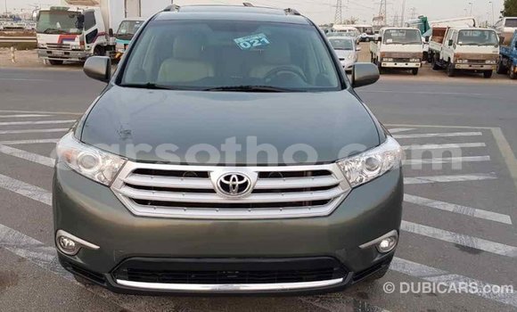 Acheter Import Voiture Toyota Highlander Vert à Import - Dubai, Maseru Acheter Import Voiture Toyota Highlander Vert à Import - Dubai, Maseru