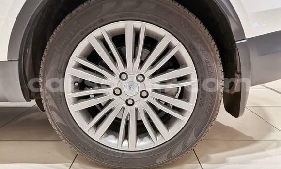 Buy Used Land Rover Discovery White Car in Maseru in Maseru Buy Used Land Rover Discovery White Car in Maseru in Maseru