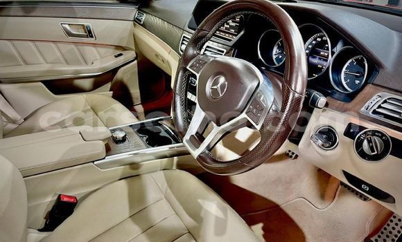اشتري مستعمل Mercedes-Benz E-Classe Red سيارة في Maseru في Maseru اشتري مستعمل Mercedes-Benz E-Classe Red سيارة في Maseru في Maseru