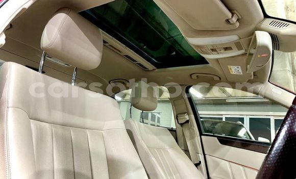 اشتري مستعمل Mercedes-Benz E-Classe Red سيارة في Maseru في Maseru اشتري مستعمل Mercedes-Benz E-Classe Red سيارة في Maseru في Maseru