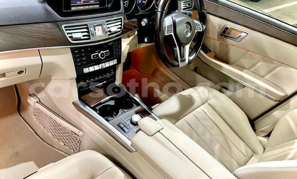 اشتري مستعمل Mercedes-Benz E-Classe Red سيارة في Maseru في Maseru اشتري مستعمل Mercedes-Benz E-Classe Red سيارة في Maseru في Maseru