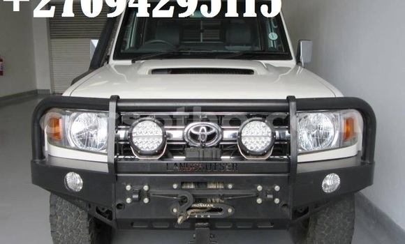Sayi Na hannu Toyota Land Cruiser White Mota in Maseru a Maseru Sayi Na hannu Toyota Land Cruiser White Mota in Maseru a Maseru
