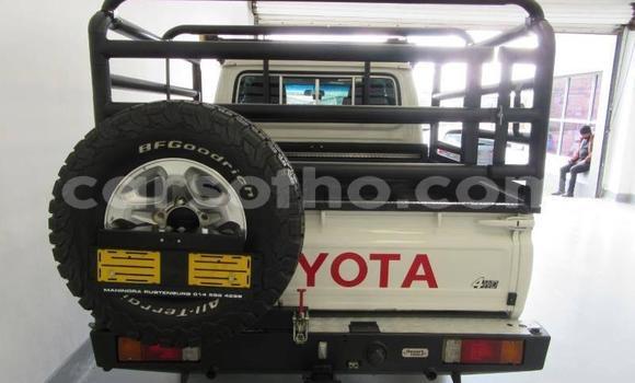 Sayi Na hannu Toyota Land Cruiser White Mota in Maseru a Maseru Sayi Na hannu Toyota Land Cruiser White Mota in Maseru a Maseru
