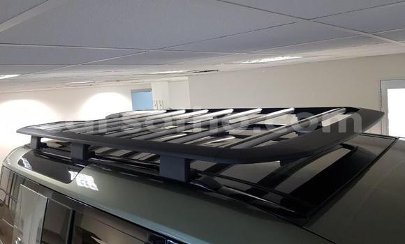 Acheter Occasion Voiture Land Rover Defender Beige à Maputsoe, Leribe Acheter Occasion Voiture Land Rover Defender Beige à Maputsoe, Leribe