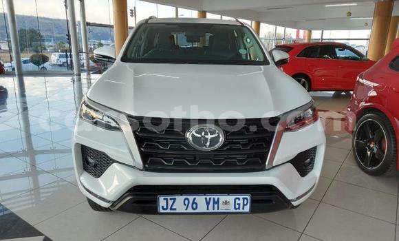 Acheter Occasion Voiture Toyota Fortuner Blanc à Maseru, Maseru Acheter Occasion Voiture Toyota Fortuner Blanc à Maseru, Maseru