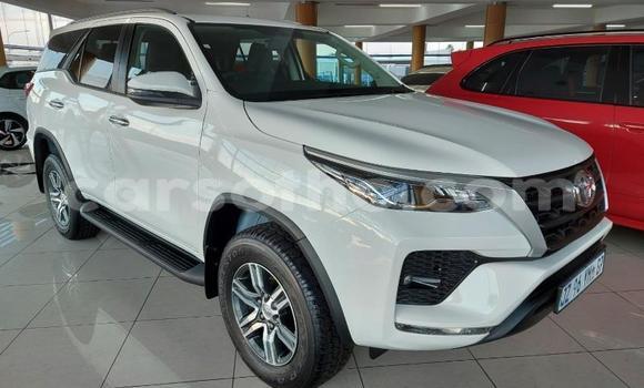 Acheter Occasion Voiture Toyota Fortuner Blanc à Maseru, Maseru Acheter Occasion Voiture Toyota Fortuner Blanc à Maseru, Maseru