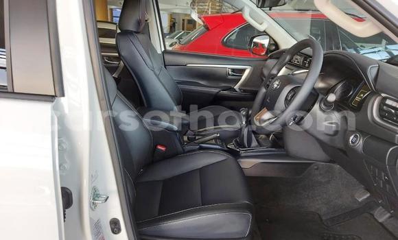 Acheter Occasion Voiture Toyota Fortuner Blanc à Maseru, Maseru Acheter Occasion Voiture Toyota Fortuner Blanc à Maseru, Maseru