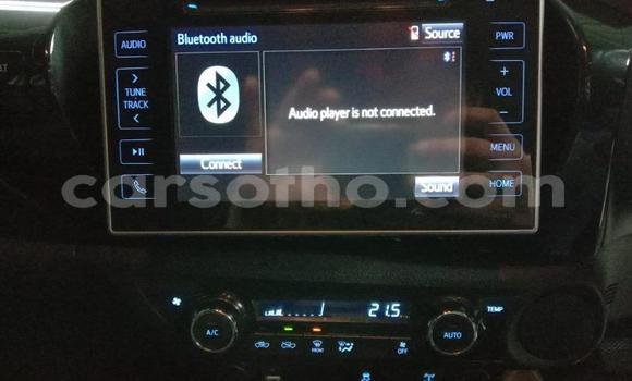 Sayi Na hannu Toyota Hilux White Mota in Butha–Buthe a Thaba-Tseka Sayi Na hannu Toyota Hilux White Mota in Butha–Buthe a Thaba-Tseka