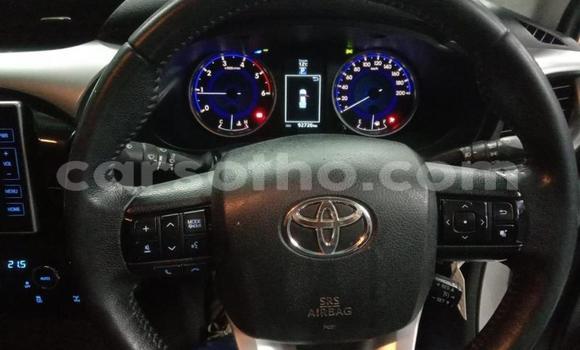 Sayi Na hannu Toyota Hilux White Mota in Butha–Buthe a Thaba-Tseka Sayi Na hannu Toyota Hilux White Mota in Butha–Buthe a Thaba-Tseka
