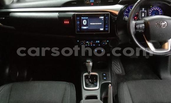 Sayi Na hannu Toyota Hilux White Mota in Butha–Buthe a Thaba-Tseka Sayi Na hannu Toyota Hilux White Mota in Butha–Buthe a Thaba-Tseka