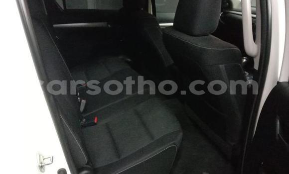 Sayi Na hannu Toyota Hilux White Mota in Butha–Buthe a Thaba-Tseka Sayi Na hannu Toyota Hilux White Mota in Butha–Buthe a Thaba-Tseka