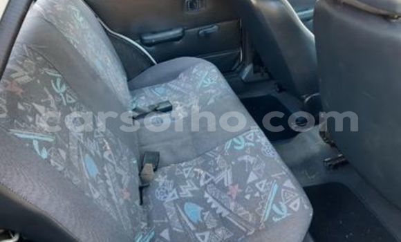 Sayi Na hannu Mazda 323 White Mota in Butha–Buthe a Thaba-Tseka Sayi Na hannu Mazda 323 White Mota in Butha–Buthe a Thaba-Tseka