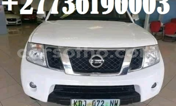 Sayi Na hannu Nissan Navara White Mota in Maseru a Maseru Sayi Na hannu Nissan Navara White Mota in Maseru a Maseru