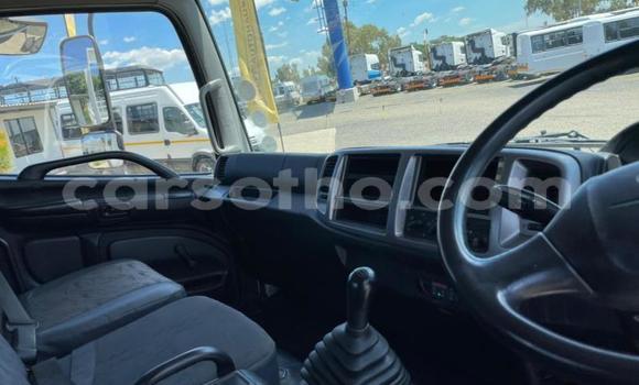 Sayi Na hannu Hino 300 Series White Babbar mota in Maseru a Maseru Sayi Na hannu Hino 300 Series White Babbar mota in Maseru a Maseru