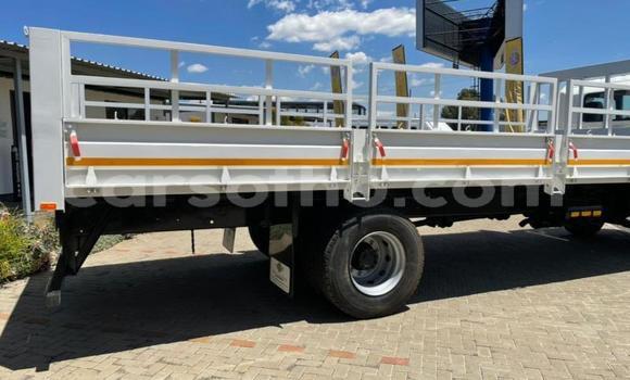 Sayi Na hannu Scania R420 White Babbar mota in Maseru a Maseru Sayi Na hannu Scania R420 White Babbar mota in Maseru a Maseru