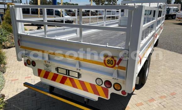 Sayi Na hannu Scania R420 White Babbar mota in Maseru a Maseru Sayi Na hannu Scania R420 White Babbar mota in Maseru a Maseru