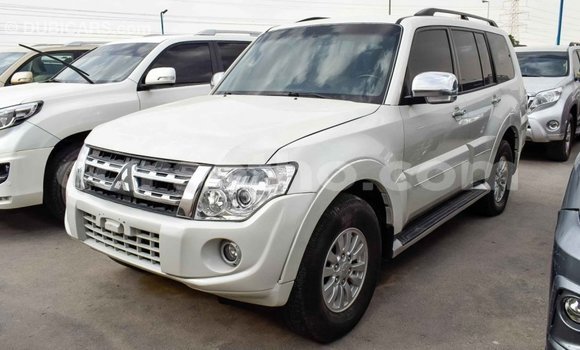 Acheter Import Voiture Mitsubishi Pajero Blanc à Import - Dubai, Maseru Acheter Import Voiture Mitsubishi Pajero Blanc à Import - Dubai, Maseru