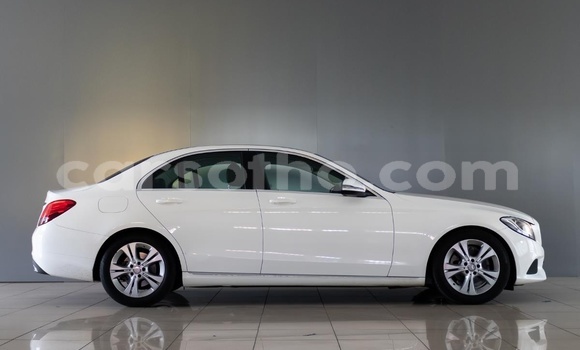 Acheter Occasion Voiture Mercedes-Benz C180 coupe Blanc à Maseru, Maseru Acheter Occasion Voiture Mercedes-Benz C180 coupe Blanc à Maseru, Maseru