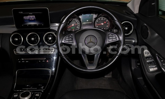 Acheter Occasion Voiture Mercedes-Benz C180 coupe Blanc à Maseru, Maseru Acheter Occasion Voiture Mercedes-Benz C180 coupe Blanc à Maseru, Maseru