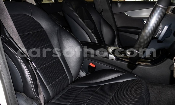 Acheter Occasion Voiture Mercedes-Benz C180 coupe Blanc à Maseru, Maseru Acheter Occasion Voiture Mercedes-Benz C180 coupe Blanc à Maseru, Maseru