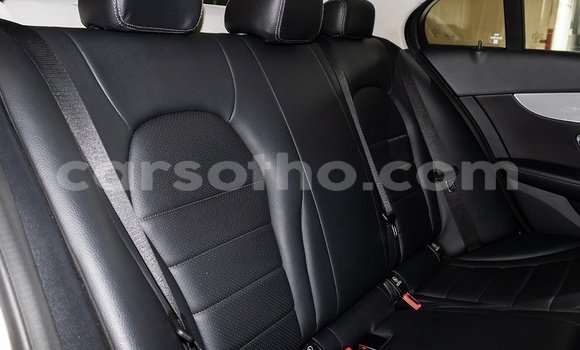 Acheter Occasion Voiture Mercedes-Benz C180 coupe Blanc à Maseru, Maseru Acheter Occasion Voiture Mercedes-Benz C180 coupe Blanc à Maseru, Maseru