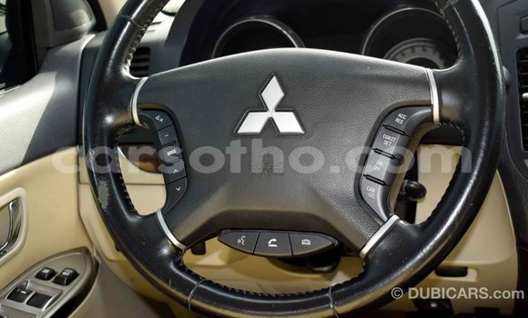 Acheter Import Voiture Mitsubishi Pajero Blanc à Import - Dubai, Maseru Acheter Import Voiture Mitsubishi Pajero Blanc à Import - Dubai, Maseru