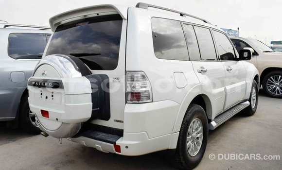 Acheter Import Voiture Mitsubishi Pajero Blanc à Import - Dubai, Maseru Acheter Import Voiture Mitsubishi Pajero Blanc à Import - Dubai, Maseru