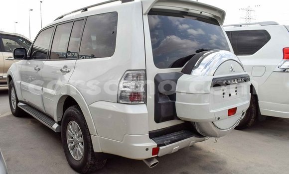 Acheter Import Voiture Mitsubishi Pajero Blanc à Import - Dubai, Maseru Acheter Import Voiture Mitsubishi Pajero Blanc à Import - Dubai, Maseru