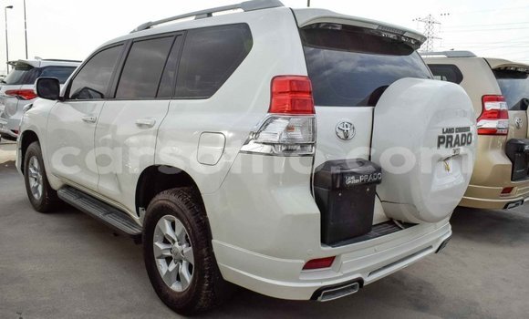 Acheter Import Voiture Toyota Prado Blanc à Import - Dubai, Maseru Acheter Import Voiture Toyota Prado Blanc à Import - Dubai, Maseru