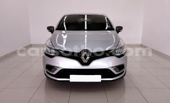 Sayi Na hannu Renault Clio Silver Mota in Maseru a Maseru Sayi Na hannu Renault Clio Silver Mota in Maseru a Maseru
