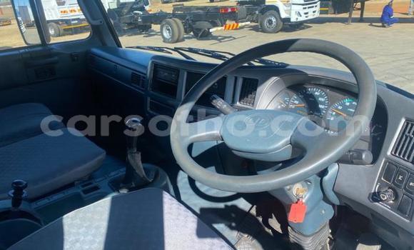 Sayi Na hannu Nissan UD White Babbar mota in Butha–Buthe a Thaba-Tseka Sayi Na hannu Nissan UD White Babbar mota in Butha–Buthe a Thaba-Tseka