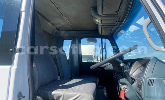 Sayi Na hannu Nissan UD White Babbar mota in Butha–Buthe a Thaba-Tseka Sayi Na hannu Nissan UD White Babbar mota in Butha–Buthe a Thaba-Tseka