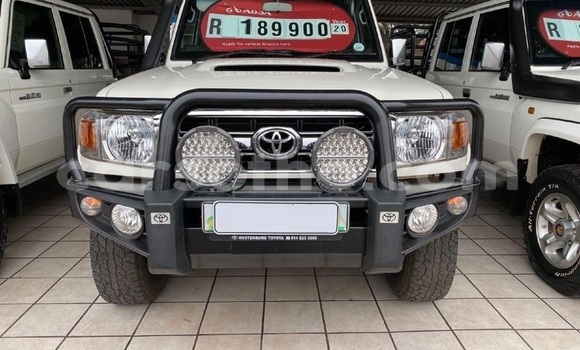 Sayi Na hannu Toyota Land Cruiser White Mota in Maseru a Maseru Sayi Na hannu Toyota Land Cruiser White Mota in Maseru a Maseru