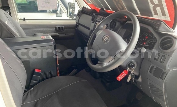 Sayi Na hannu Toyota Land Cruiser White Mota in Maseru a Maseru Sayi Na hannu Toyota Land Cruiser White Mota in Maseru a Maseru