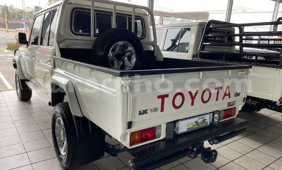 Sayi Na hannu Toyota Land Cruiser White Mota in Maseru a Maseru Sayi Na hannu Toyota Land Cruiser White Mota in Maseru a Maseru