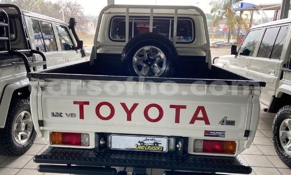 Sayi Na hannu Toyota Land Cruiser White Mota in Maseru a Maseru Sayi Na hannu Toyota Land Cruiser White Mota in Maseru a Maseru