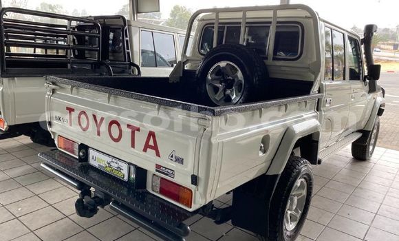 Sayi Na hannu Toyota Land Cruiser White Mota in Maseru a Maseru Sayi Na hannu Toyota Land Cruiser White Mota in Maseru a Maseru
