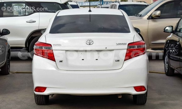 Acheter Import Voiture Toyota Yaris Blanc à Import - Dubai, Maseru Acheter Import Voiture Toyota Yaris Blanc à Import - Dubai, Maseru