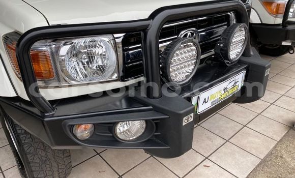 Sayi Na hannu Toyota Land Cruiser White Mota in Maseru a Maseru Sayi Na hannu Toyota Land Cruiser White Mota in Maseru a Maseru