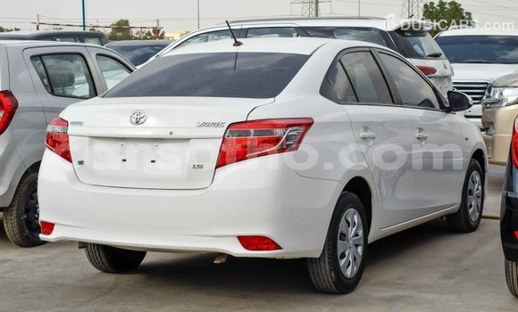 Acheter Import Voiture Toyota Yaris Blanc à Import - Dubai, Maseru Acheter Import Voiture Toyota Yaris Blanc à Import - Dubai, Maseru