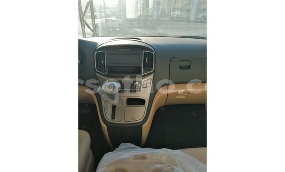 Sayi Imported Hyundai Accent White Mota in Import - Dubai a Maseru Sayi Imported Hyundai Accent White Mota in Import - Dubai a Maseru