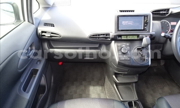 Buy Used Toyota Wish Silver Car in Import - Dubai in Maseru Buy Used Toyota Wish Silver Car in Import - Dubai in Maseru