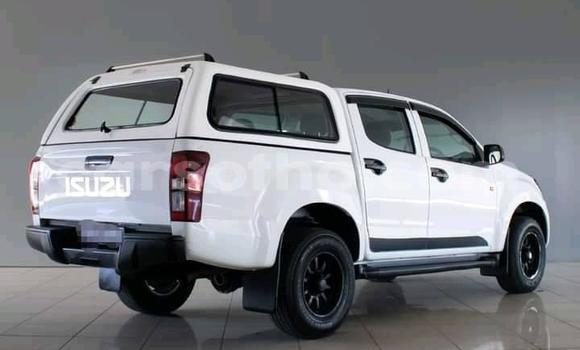Sayi Na hannu Isuzu D-max Cab4 White Mota in Maseru a Maseru Sayi Na hannu Isuzu D-max Cab4 White Mota in Maseru a Maseru