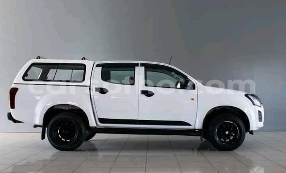 Sayi Na hannu Isuzu D-max Cab4 White Mota in Maseru a Maseru Sayi Na hannu Isuzu D-max Cab4 White Mota in Maseru a Maseru
